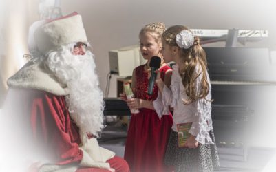 CHORUS e.V. Kinder mit dem Weihnachtsmann